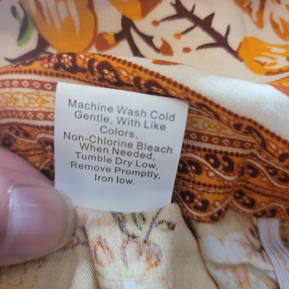 NWT Miss Sparling Shorts Romper, Yellow/gold color. Size Large - Picture 12 of 12